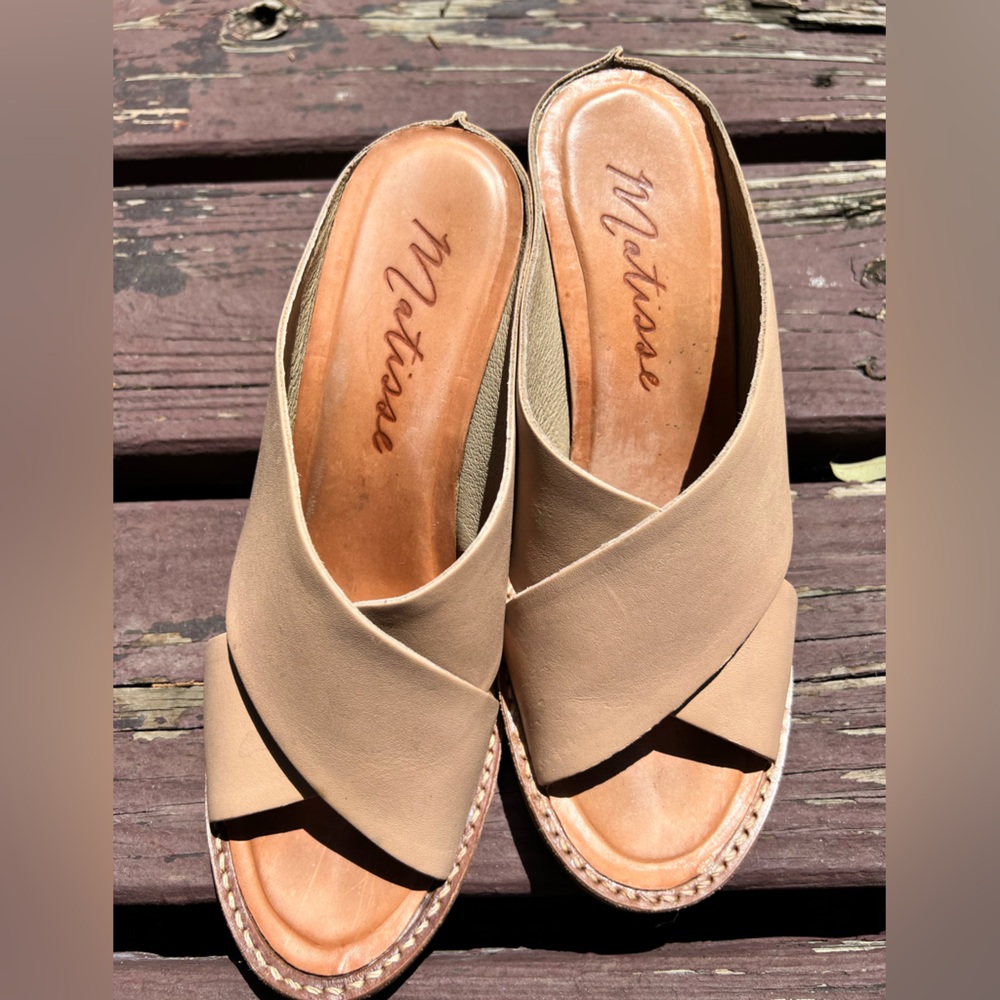 Matisse Habitual wedge wrapped heel. 8